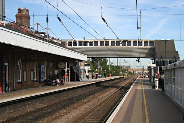 Newark North Gate, वह स्टेशन जिससे ये बाज़ार जुड़े हैं