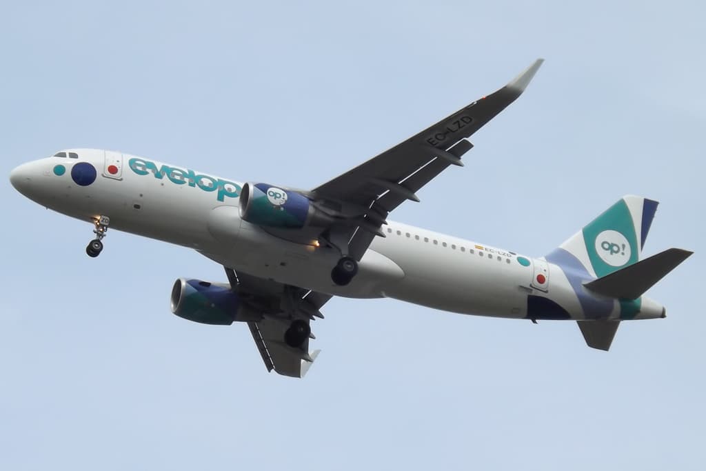 Air Evex 도장을 한 항공기
