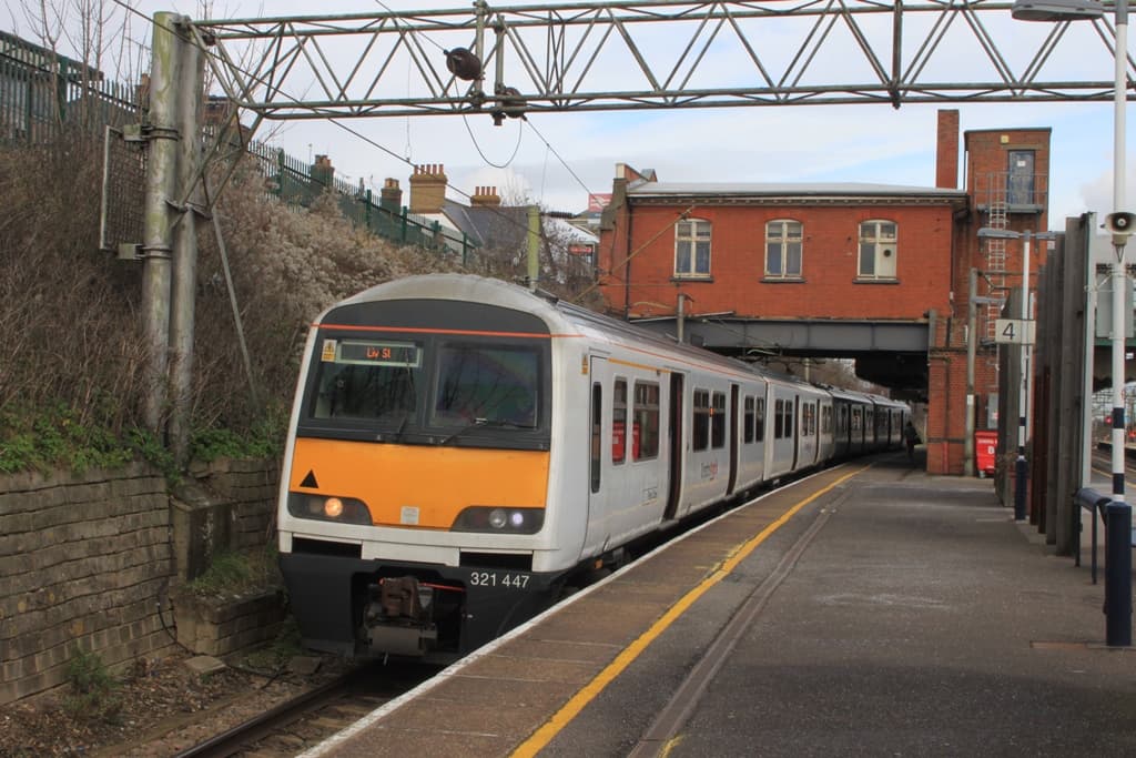 Witham (Essex), वह स्टेशन जिससे ये बाज़ार जुड़े हैं