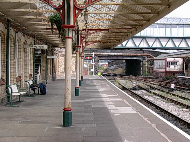 Workington, वह स्टेशन जिससे ये बाज़ार जुड़े हैं