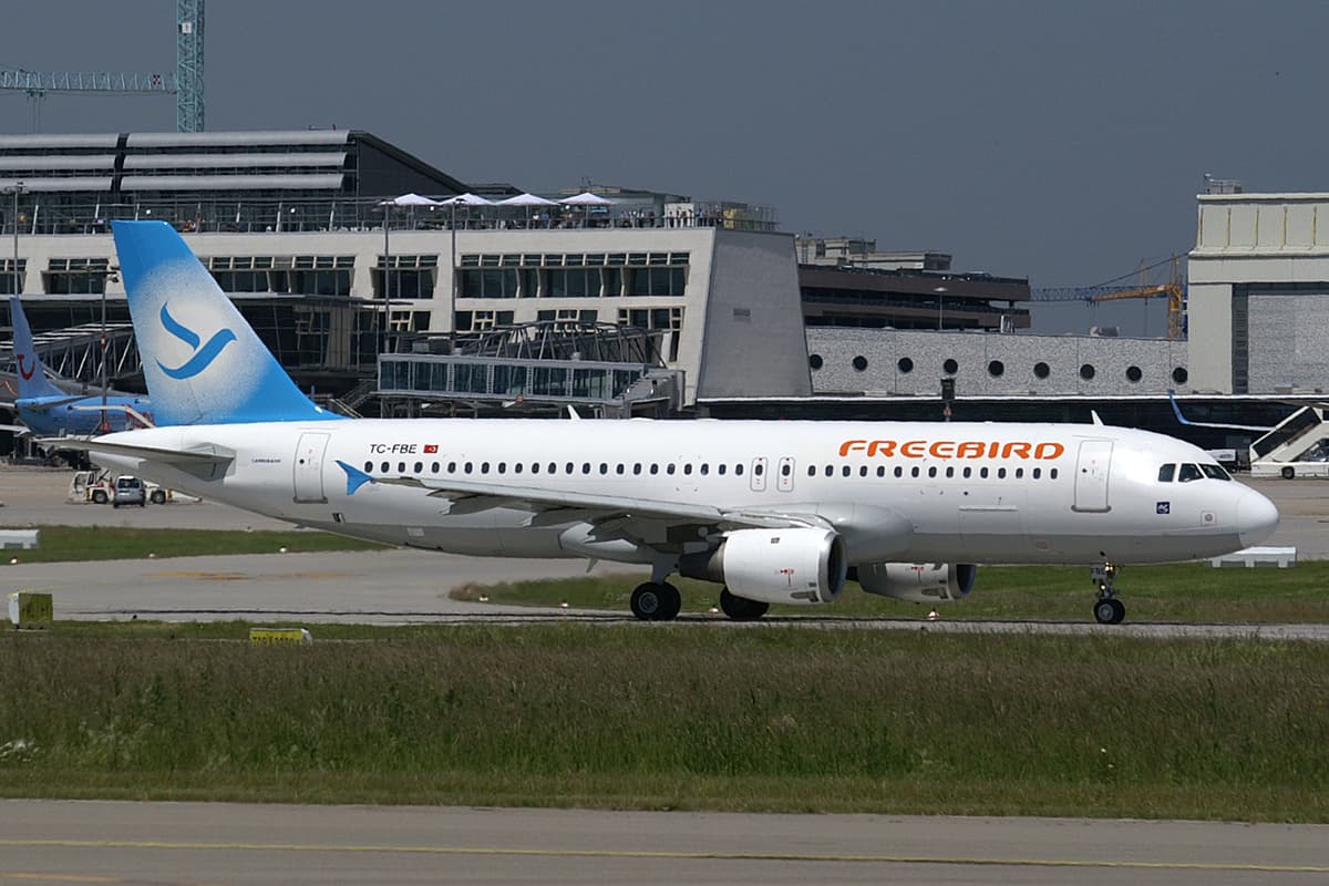 Freebird Airlines 도장을 한 항공기