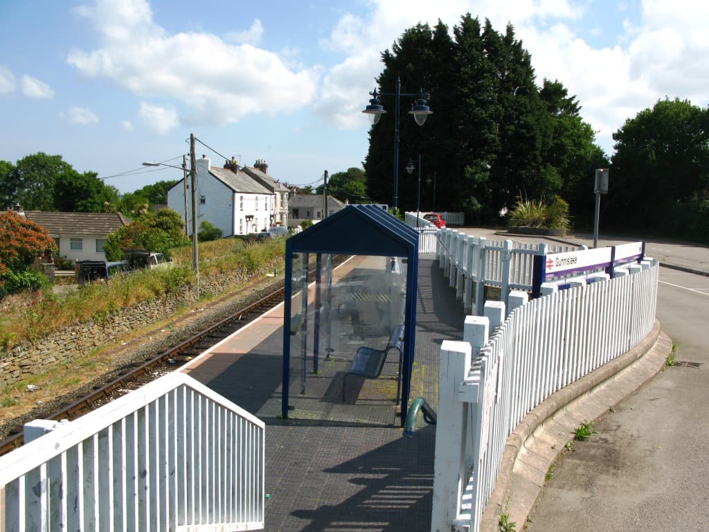 Gunnislake, वह स्टेशन जिससे ये बाज़ार जुड़े हैं